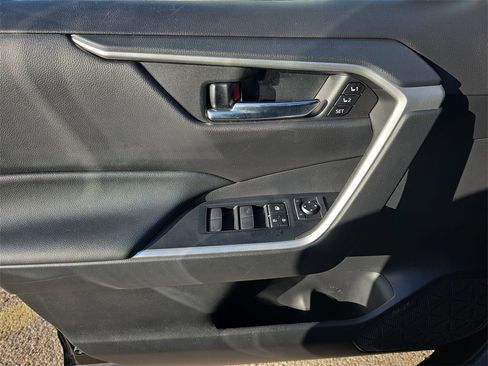 Used 2021 Toyota RAV4 XLE Premium image 25
