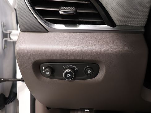 Used 2019 Chevrolet Traverse Premier w/ Driver Confidence II Package FWD image 19