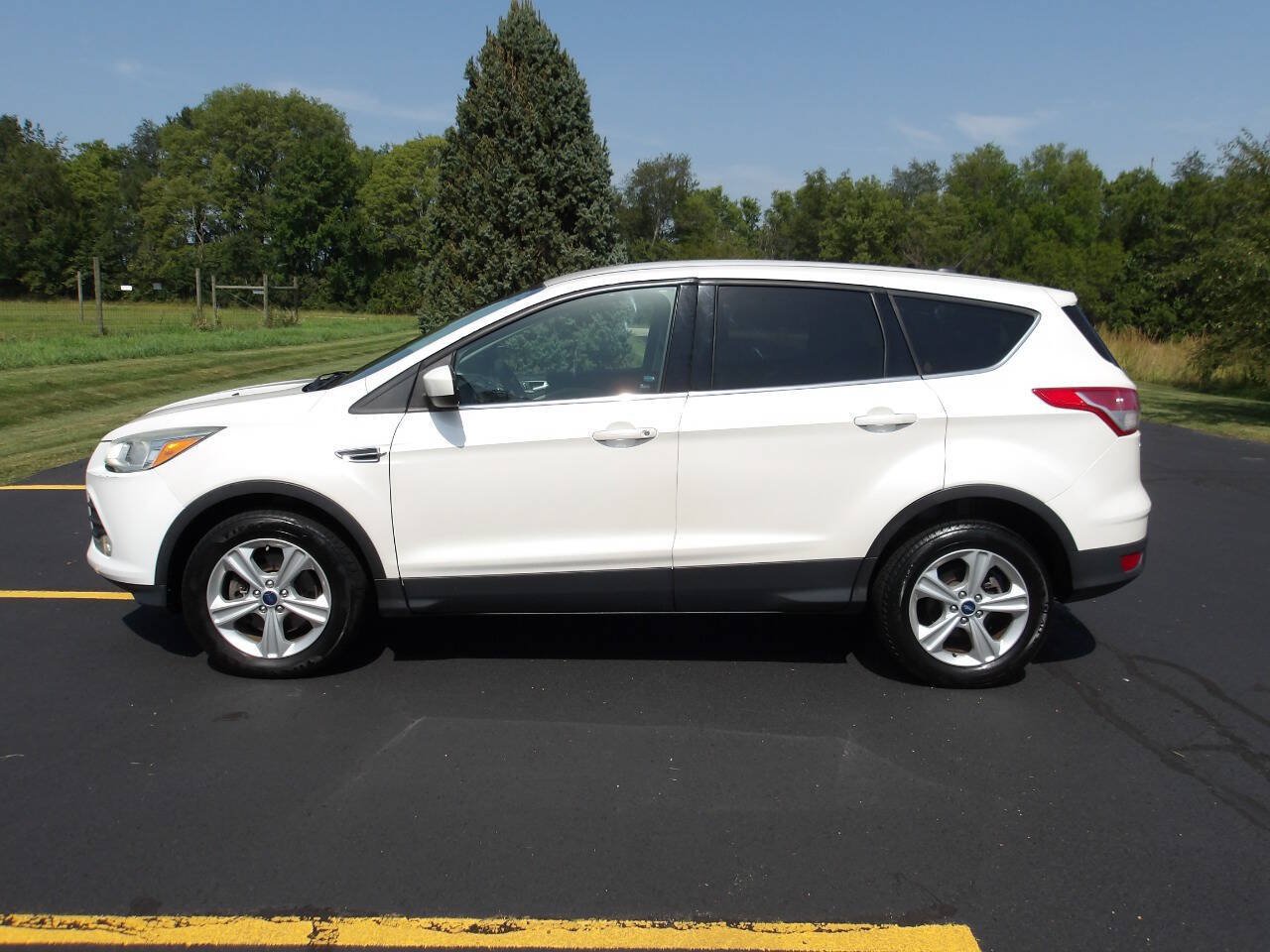 Used 2015 Ford Escape SE FWD image 9
