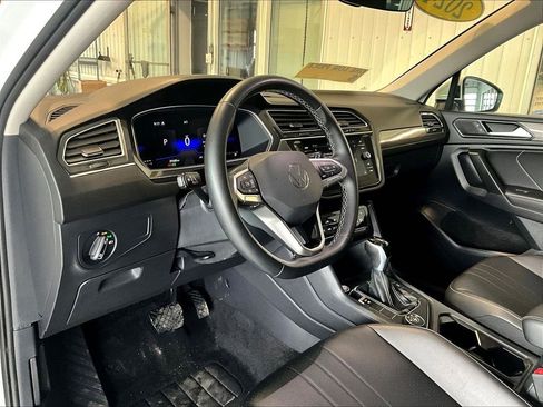 Used 2024 Volkswagen Tiguan SE AWD/4WD image 8