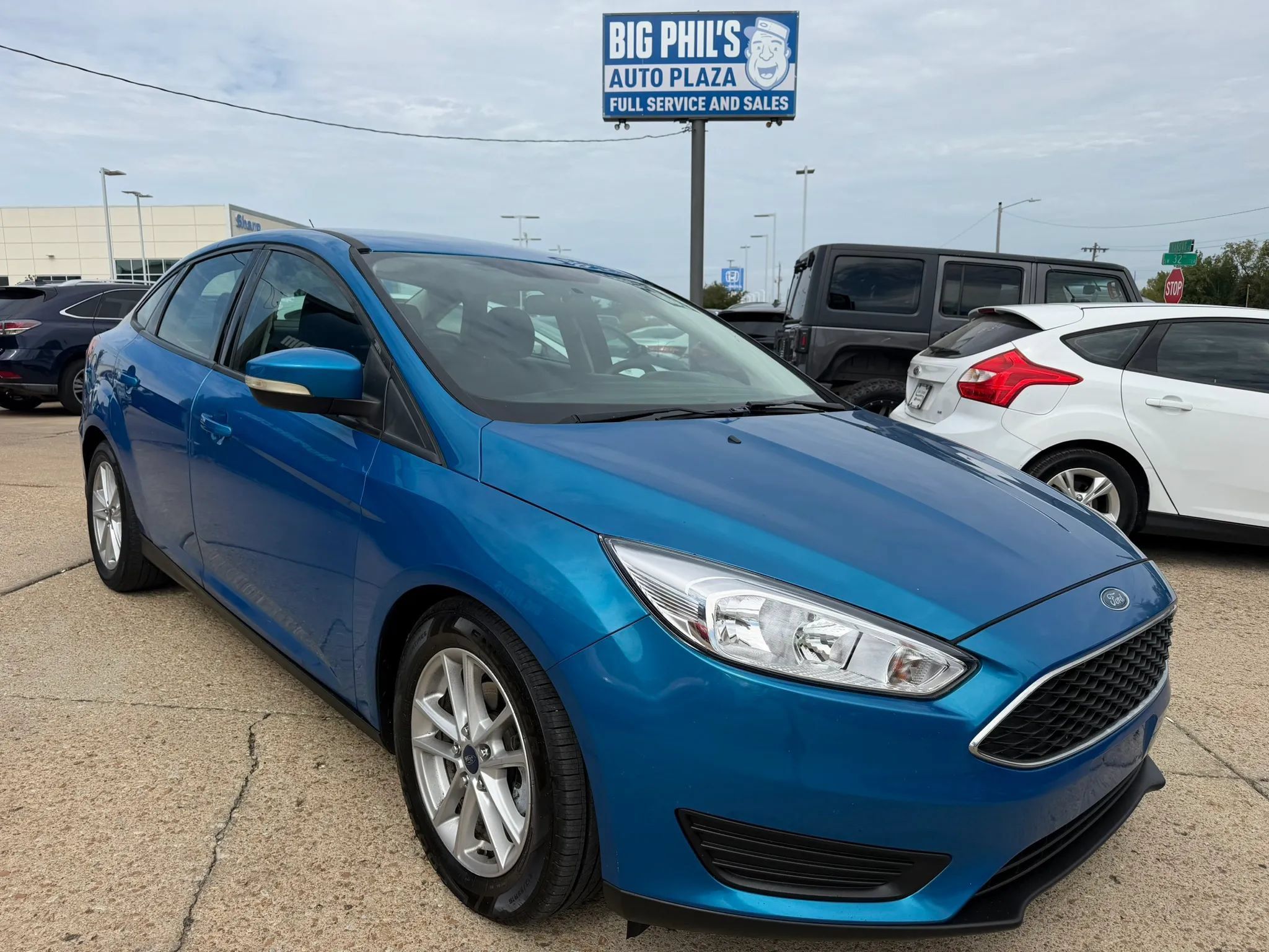 Used 2015 Ford Focus SE FWD image 1