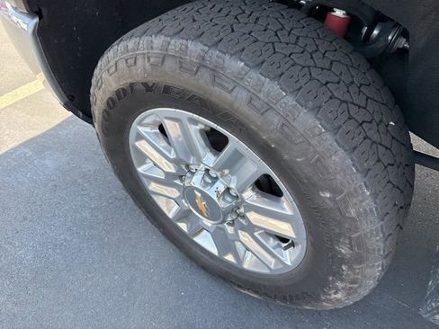 Used 2024 Chevrolet Silverado 2500 High Country w/ Technology Package image 16