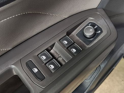 Used 2023 Volkswagen Atlas Cross Sport SE w/ Panoramic Sunroof Package image 43