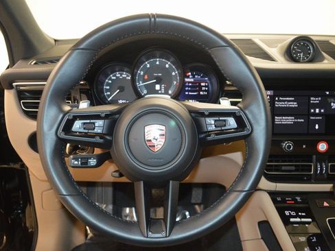 Certified 2025 Porsche Macan AWD/4WD image 21