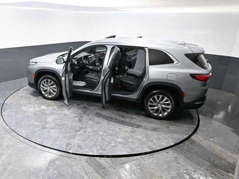 Used 2025 Buick Enclave Preferred w/ Power Package image 65