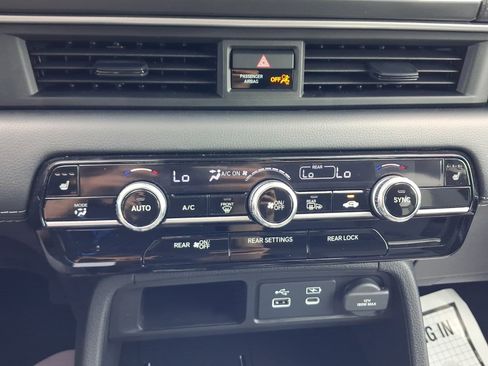 Used 2025 Honda Pilot EX-L image 17