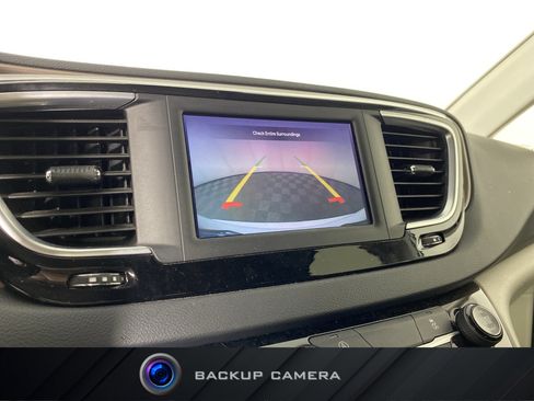 Used 2023 Chrysler Voyager LX FWD image 4