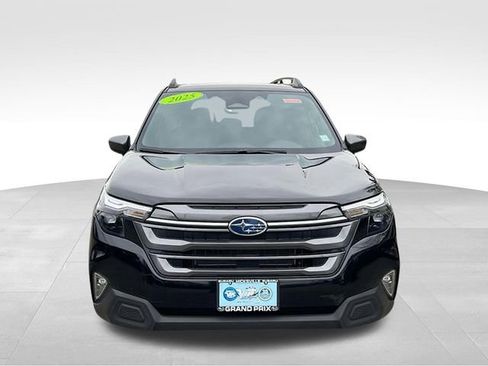 Used 2025 Subaru Forester Premium AWD/4WD image 2