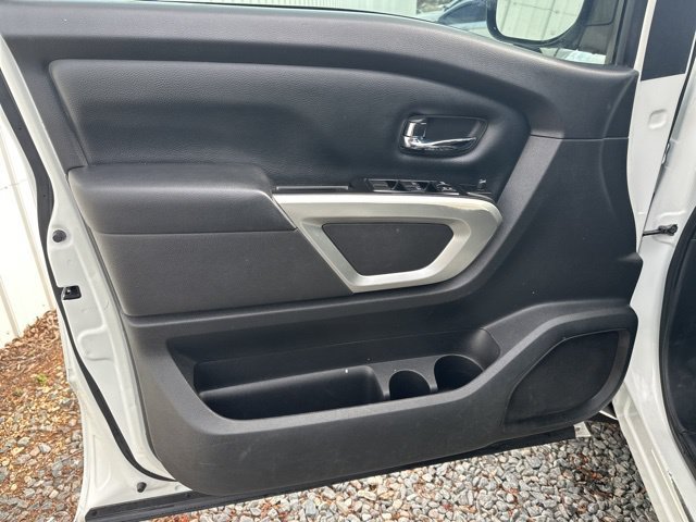 Used 2018 Nissan Titan SV w/ SV Convenience Package RWD image 10