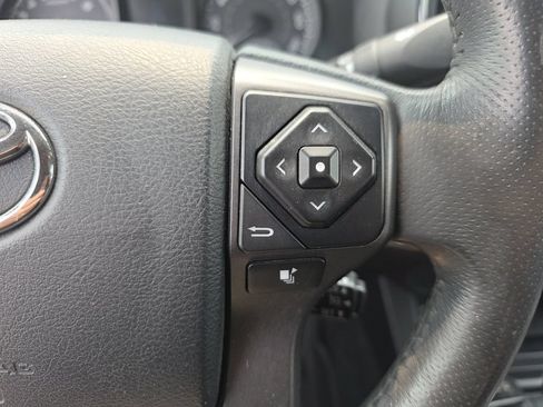 Used 2017 Toyota Tacoma TRD Sport w/ Tow Package (A/T) AWD/4WD image 23