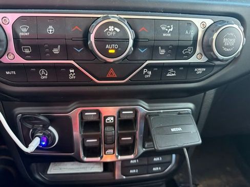 Used 2023 Jeep Gladiator Overland AWD/4WD image 8