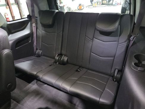 Used 2017 Cadillac Escalade Premium Luxury image 27