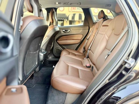 Used 2018 Volvo XC60 T5 Momentum w/ Convenience Package AWD/4WD image 20