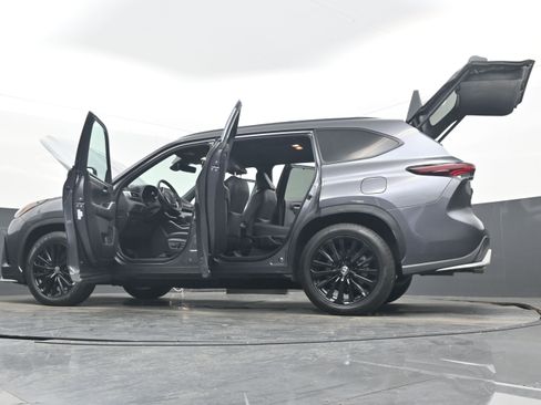 Used 2024 Toyota Highlander XSE image 45