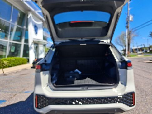 New 2026 Volkswagen Tiguan SE R-Line image 23