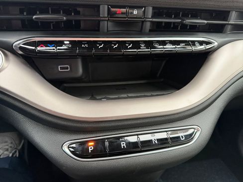 New 2025 FIAT 500 e image 19