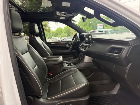 Used 2021 Chevrolet Suburban Premier w/ Premium Package RWD image 26
