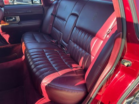 Used 1990 Lincoln Town Car image 34
