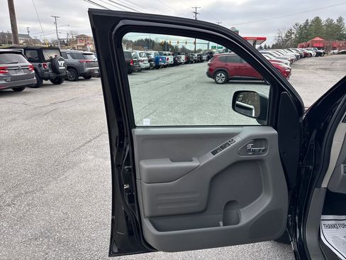 Used 2021 Nissan Frontier SV image 11