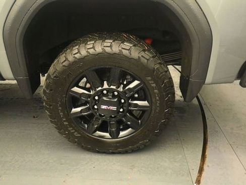 Used 2025 GMC Sierra 2500 AT4 w/ AT4 Premium Plus Package AWD/4WD image 9