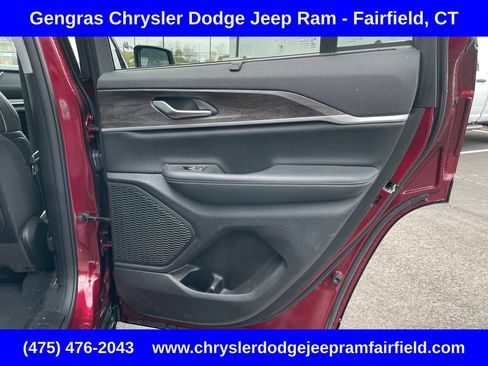 Certified 2023 Jeep Grand Cherokee Limited w/ Luxury Tech Group II AWD/4WD image 19