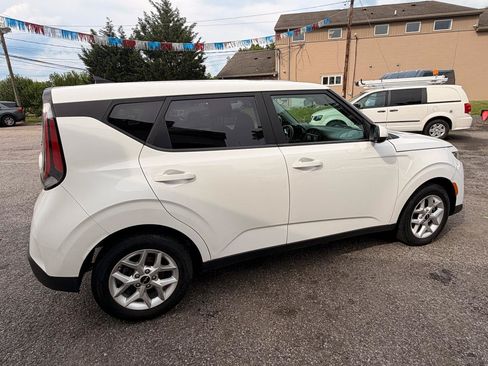 Used 2023 Kia Soul LX w/ Option Group 015 FWD image 7