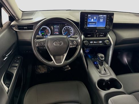 Used 2022 Toyota Venza LE image 17