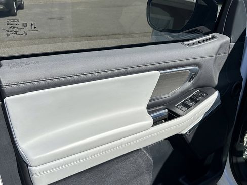 Used 2025 Ford Expedition Max Platinum image 9