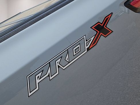 Used 2022 Nissan Frontier Pro-X RWD image 11