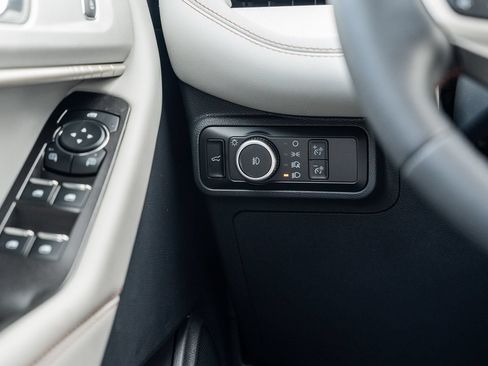 Certified 2026 Ford Explorer Active w/ Active Comfort Package RWD image 24
