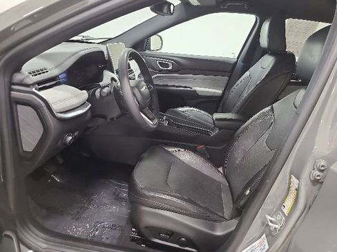 Used 2023 Jeep Compass Latitude AWD/4WD image 19
