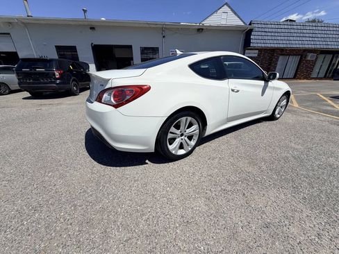 Used 2010 Hyundai Genesis 2.0T RWD image 12