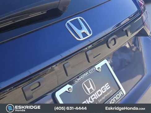 Used 2025 Honda Pilot Sport image 11