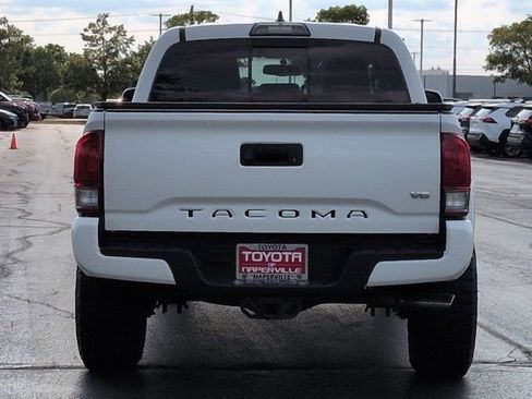 Used 2017 Toyota Tacoma TRD Sport w/ Tow Package (A/T) AWD/4WD image 6