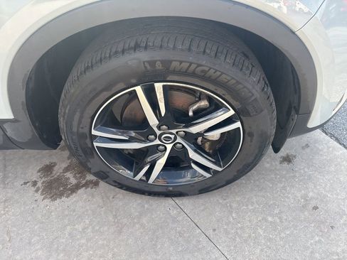 Used 2025 Volvo XC40 B5 Core image 13