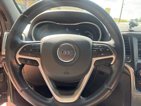 Used 2021 Jeep Grand Cherokee Laredo image 10