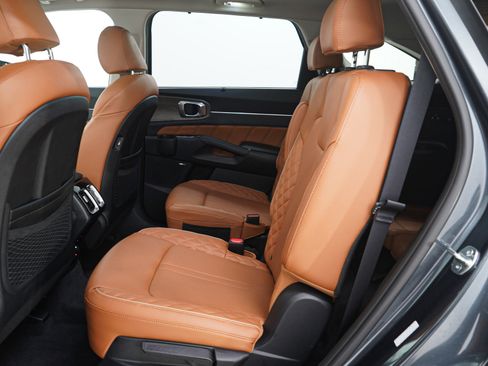 Used 2023 Kia Sorento SX Prestige image 17