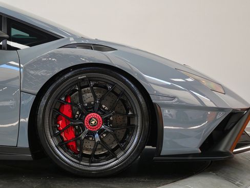 Used 2022 Lamborghini Huracan STO RWD image 47