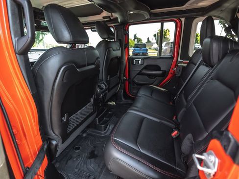 Used 2024 Jeep Wrangler Unlimited Rubicon AWD/4WD image 23