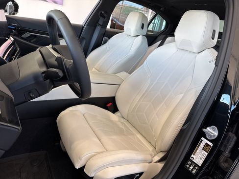 Used 2025 BMW 530i xDrive w/ Premium Package image 15