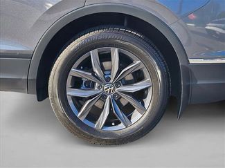Used 2023 Volkswagen Tiguan SE video 4