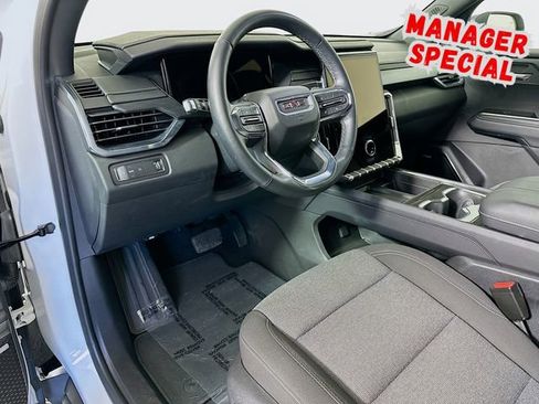 Used 2025 GMC Acadia Elevation image 10