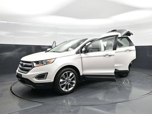 Used 2018 Ford Edge Titanium w/ Equipment Group 302A AWD/4WD image 30