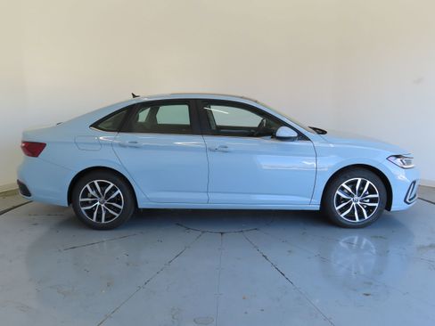 New 2026 Volkswagen Jetta SE FWD image 2