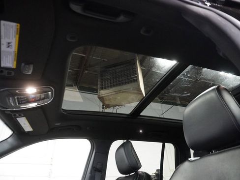 Used 2024 Jeep Grand Cherokee Limited w/ Luxury Tech Group II image 16