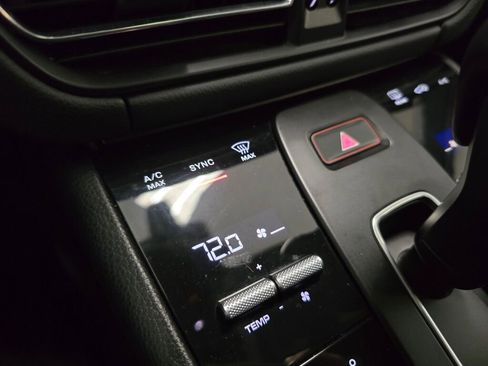 Certified 2024 Porsche Macan image 36