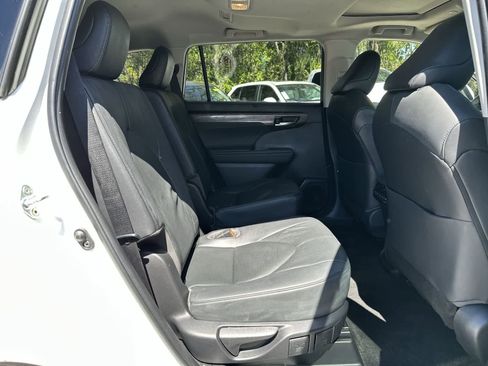 Used 2023 Toyota Highlander Limited image 13