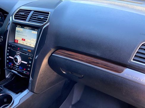 Used 2018 Ford Explorer Limited FWD image 15