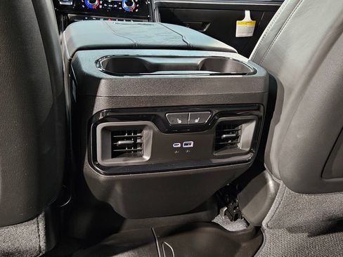 Used 2025 GMC Sierra 2500 AT4X image 38