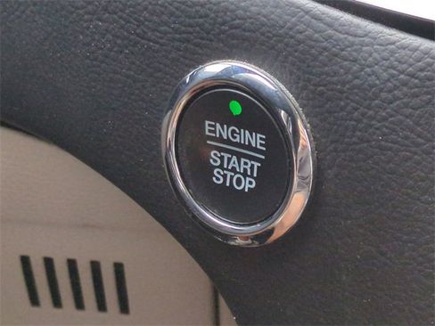 Used 2019 Ford Edge Titanium image 33